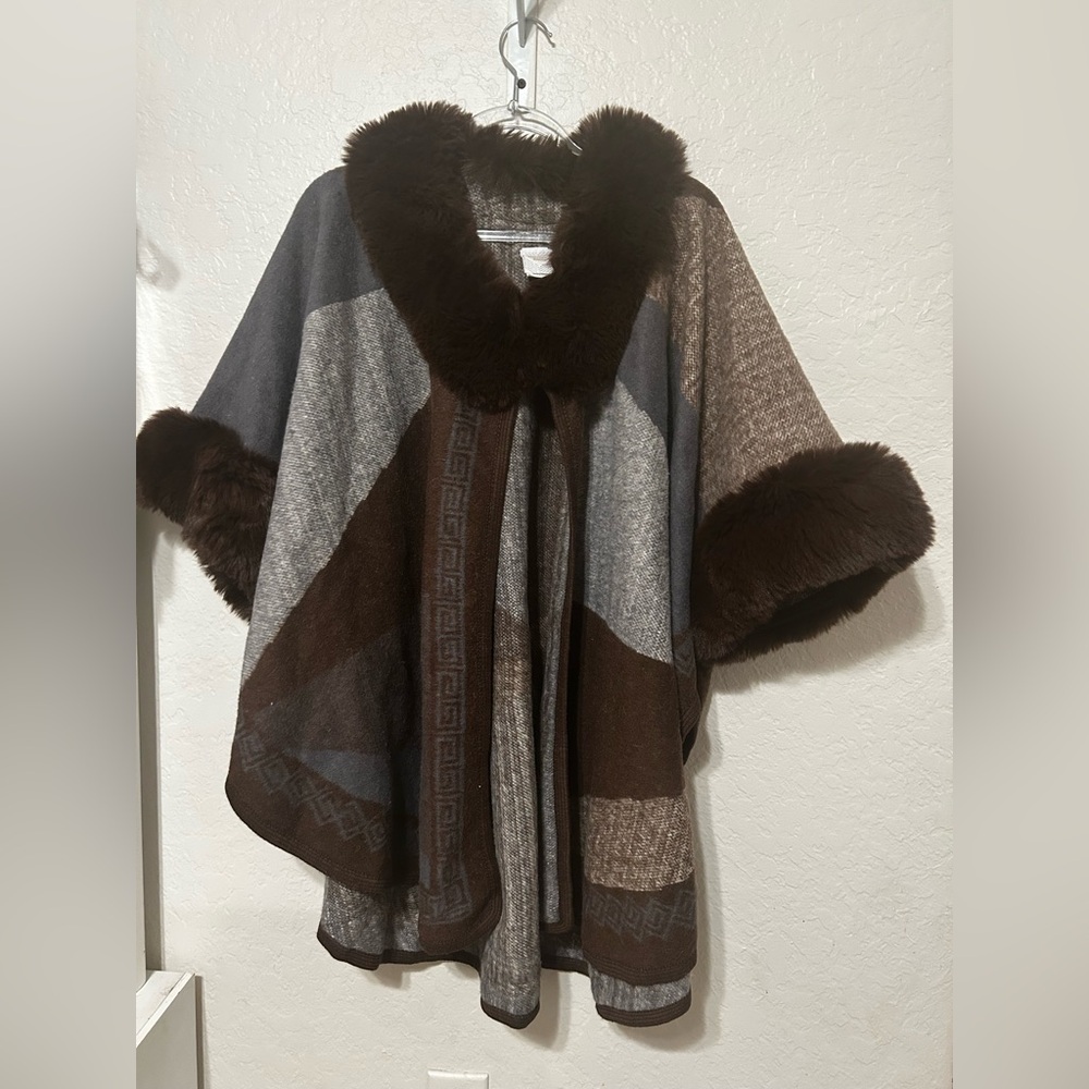 🐾Northern Angel poncho wrap/ Plaid Cape with Fur Trim size S/M GUC - Picture 3 of 11